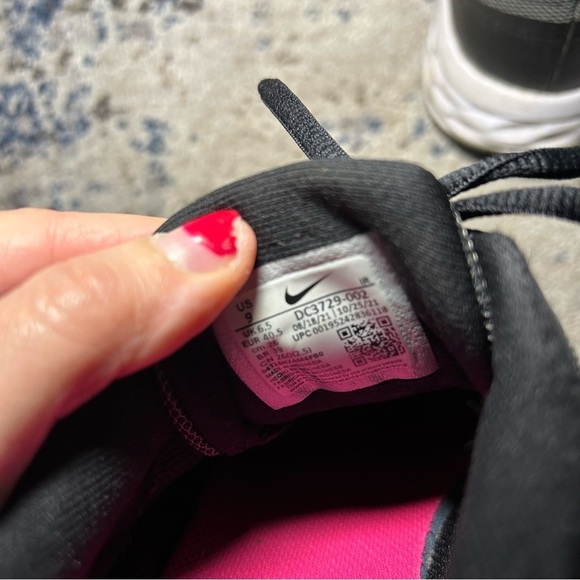 Nike Revolution 6 Black & Pink Running Lace-Up Sneakers Size 9 - Picture 11 of 11